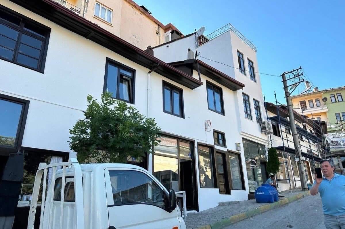 Galeri fotoğrafı 1